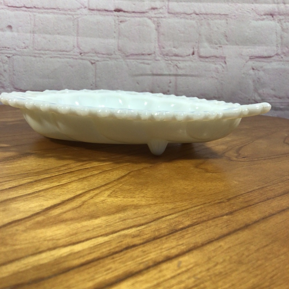Vintage Westmoreland White Milk Glass Shell Shaped Lace Edge Footed Dish - Picture 3 of 7